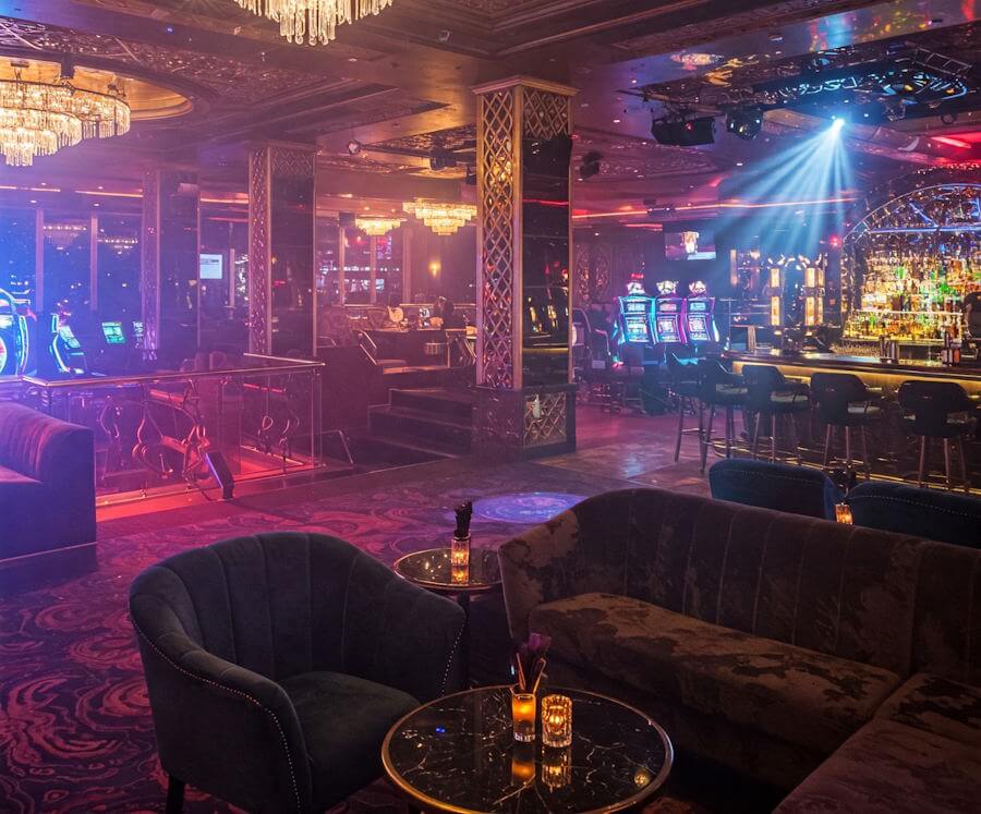 Read more about the article Nightlife in Polish Casino Hotels: Bars, Clubs & More